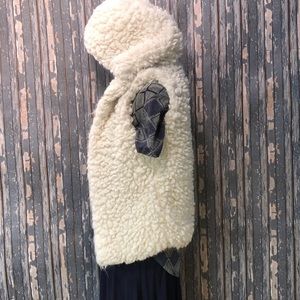 Aeropostale Ivory Fuzzy Faux Fur Hooded Vest - XS